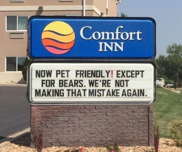 fotos-divertidas-comfort-inn-sign-pet-friendly-except-bears.jpg